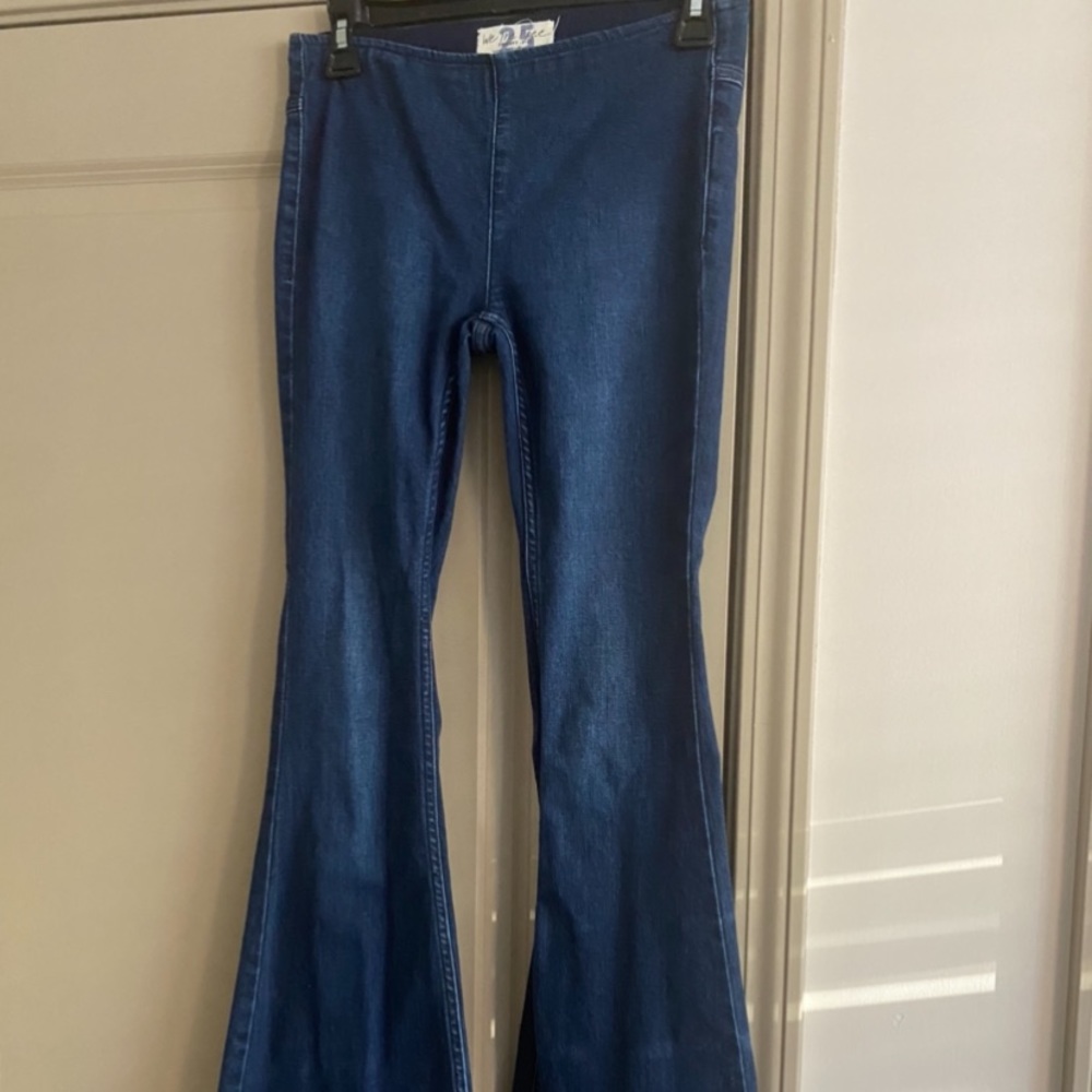 Free People Flare/bell bottom jeans. Size 25
